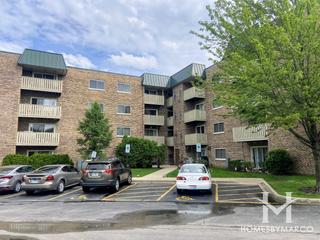 Twelve Oaks subdivision in Elk Grove Village, IL