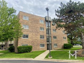 Twelve Oaks subdivision in Elk Grove Village, IL