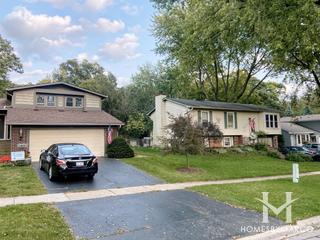 Woodridge Woods subdivision in Woodridge, IL