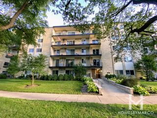Oakton Court building in Evanston, IL