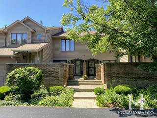 Photos of Old Oak Condominiums subdivision in Darien, IL