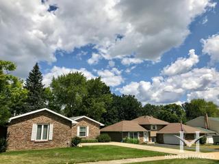 Lehnertz Ave Estates subdivision in Aurora, IL