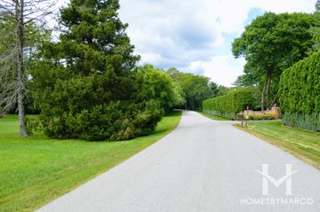 Barrington Lakes subdivision in Barrington Hills, IL