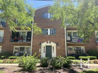 Cabot Crossing building in Glenview, IL