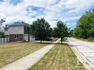 Pine Hill Estates subdivision in Woodridge, IL