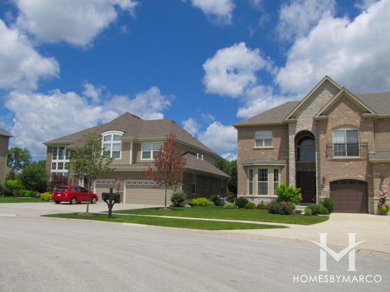 Photos of Whispering Lake Estates subdivision in Buffalo Grove, IL