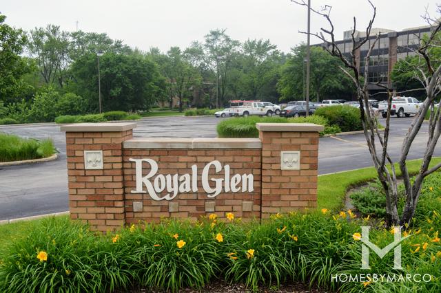 Photos of Royal Glen building in Glen Ellyn, IL