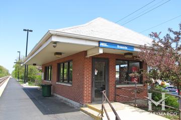 Photos of the Braeside Metra station in Highland Park, IL