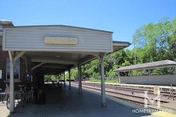 Lake Bluff station in Lake Bluff, IL